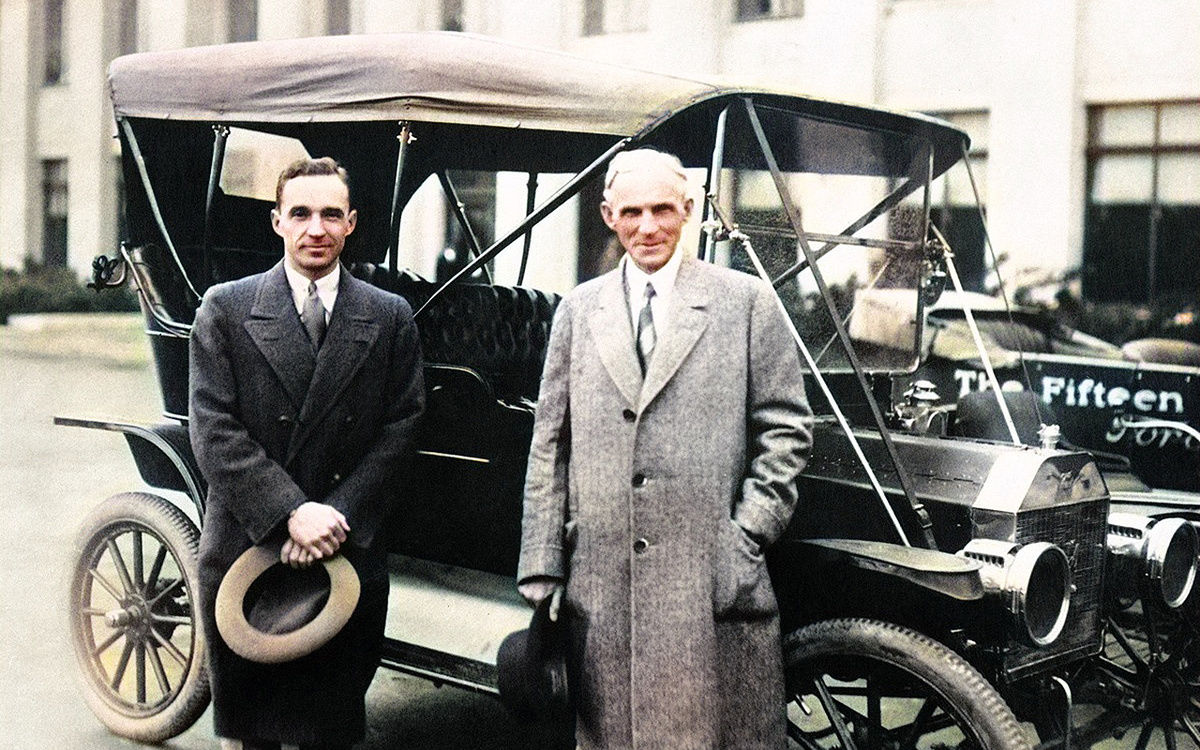 Эдсел Форд и его отец Генри Форд