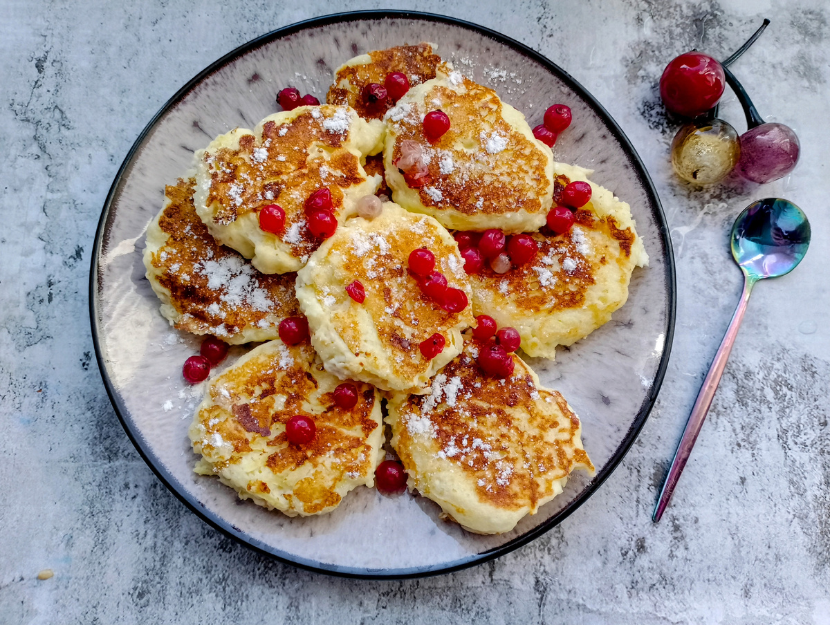 Оладьи с яблоком и творогом