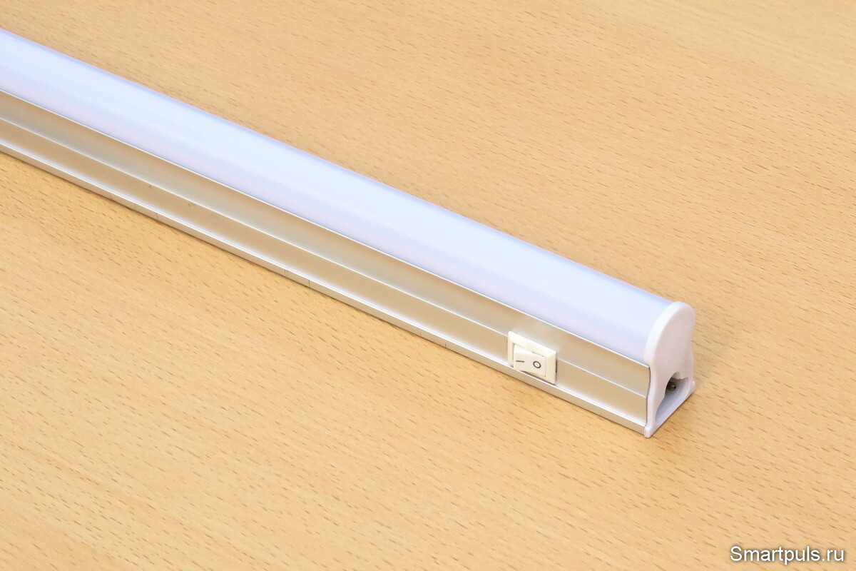 Линейный светодиодный светильник (лампа)