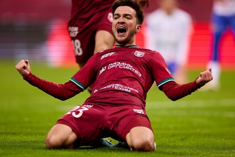    «Рубин» обыграл «Факел» 2:1 благодаря дублю Безрукова (на фото).   
Фото: rubin-kazan.ru