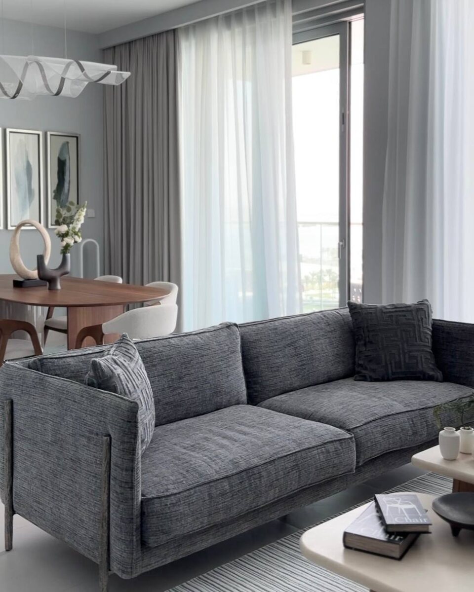 Стильный интерьер с преобладанием серого, проект Furni 