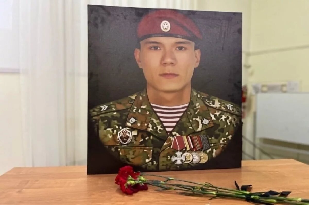    В астраханской школе увековечили память героя СВО