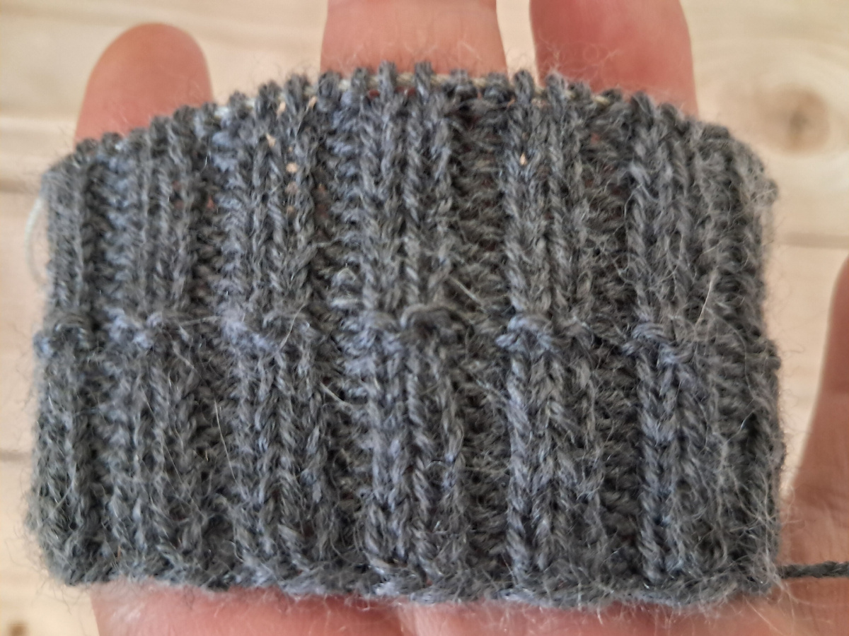 Резиночка в растянутом виде.