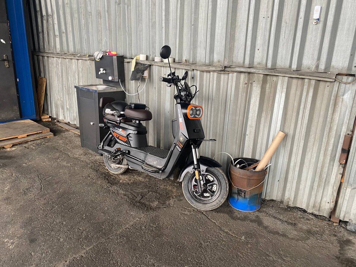 Электро скутер мопед с педалями SKY WAY Tank 800W черный