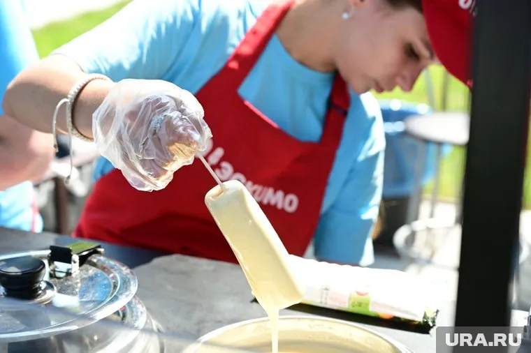 Продавцам мороженого прогнозируют зарплату в размере до пяти тысяч за смену
Фото: Руслан Яроцкий © URA.RU