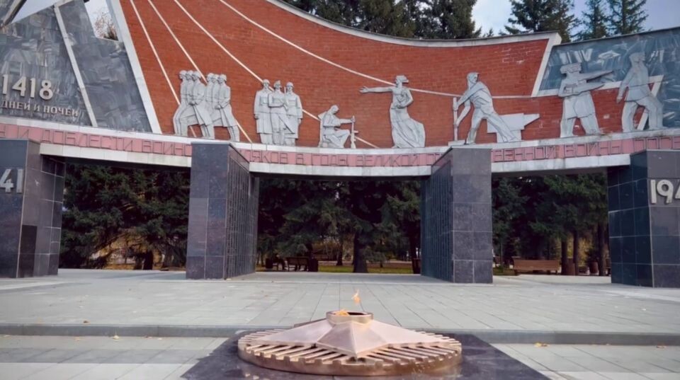    Вечный огонь на площади имени 21-го Гвардейского стрелкового полка в Рубцовске. Источник: t.me/rubcovskadm