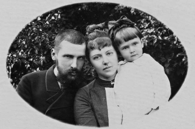 Петр Столыпин с женой и ребёнком — Марией. 1888 г.