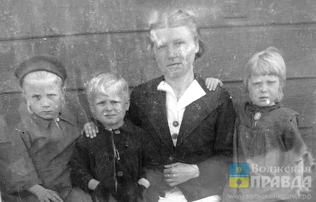 Семейство Филимоновых во время войны📷    «Бомбардировщики гавкали, как собаки»: волжанин поделился детскими воспоминаниями о страшных годах Великой Отечественной
