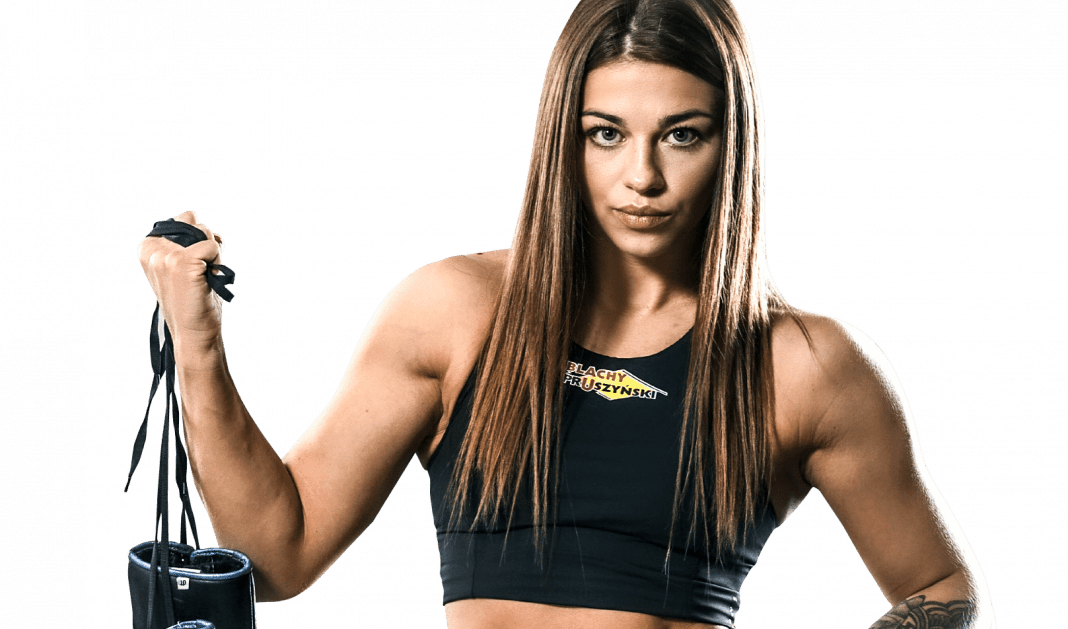 Стоит на крепкой ножке и не лежит в лукошке.