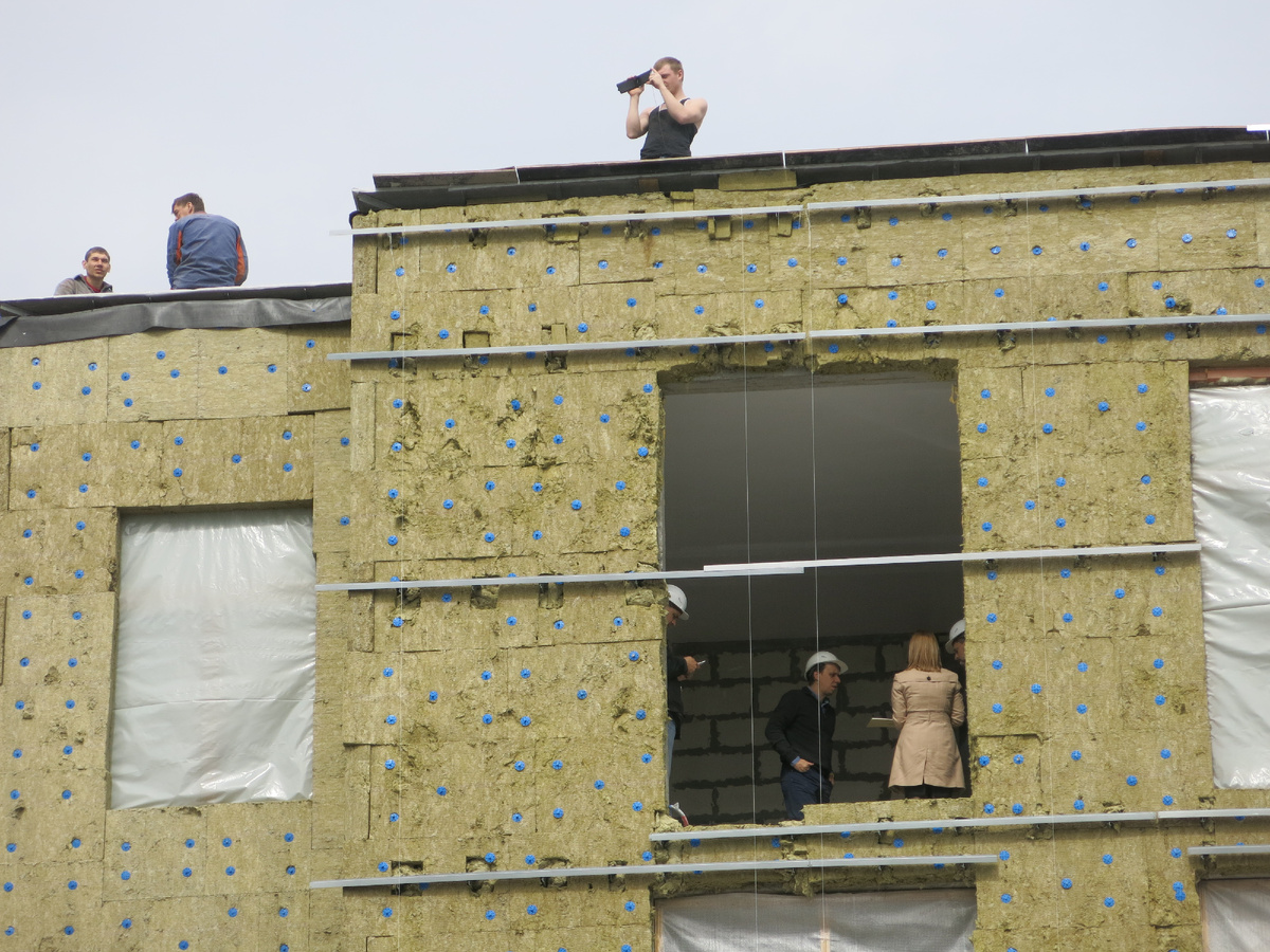 Наталья встречается с Заказчиком. Иллюстрация - estate.gorbunovb2b.ru