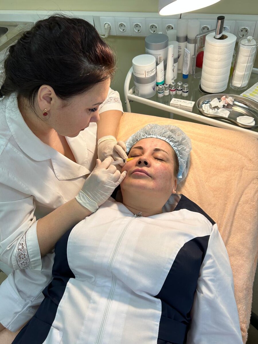 Практические занятия на курсах Академии Красоты