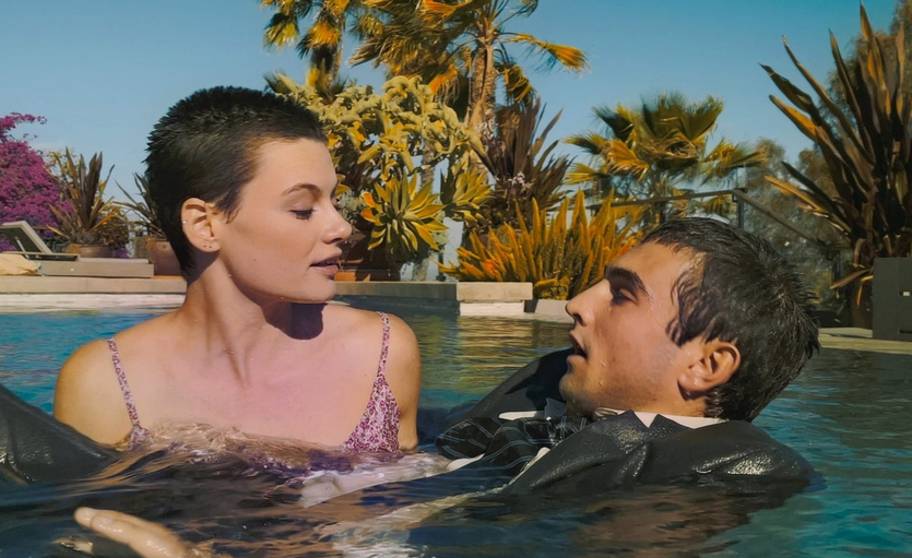 Листайте кадры.