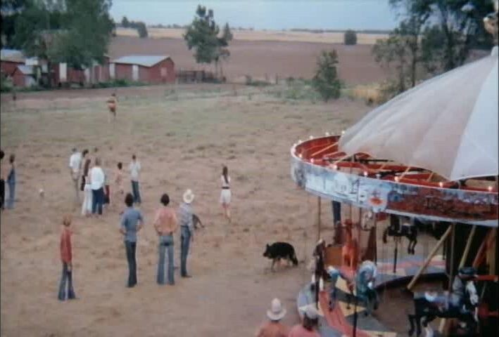 Съёмочная команда составила всего 26 человек, преимущественно из числа друзей и коллег Кэрредина. В массовке снимались местные жители. 