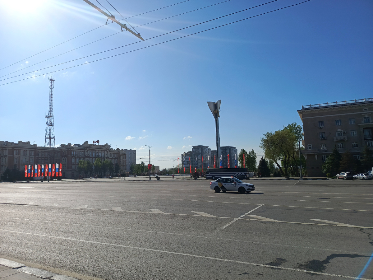 Начинается и заканчивается всё здесь - на Театральной площади