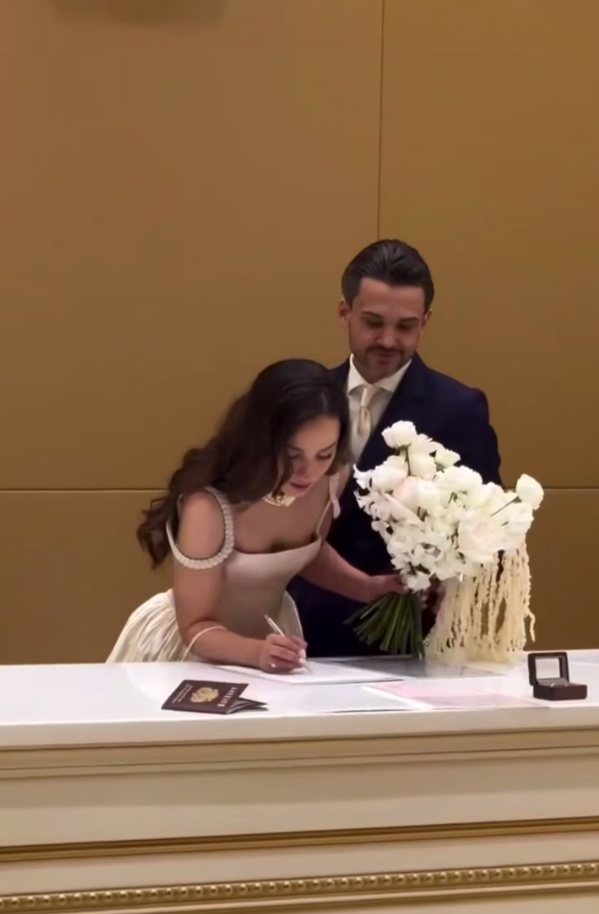 Виктория Дайнеко и Беркели Овезов. Социальные сети