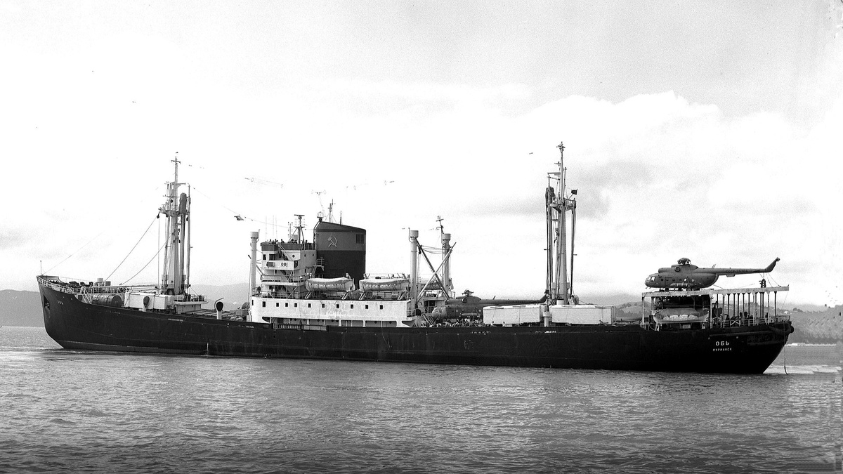 Дизель-электроход "Обь"