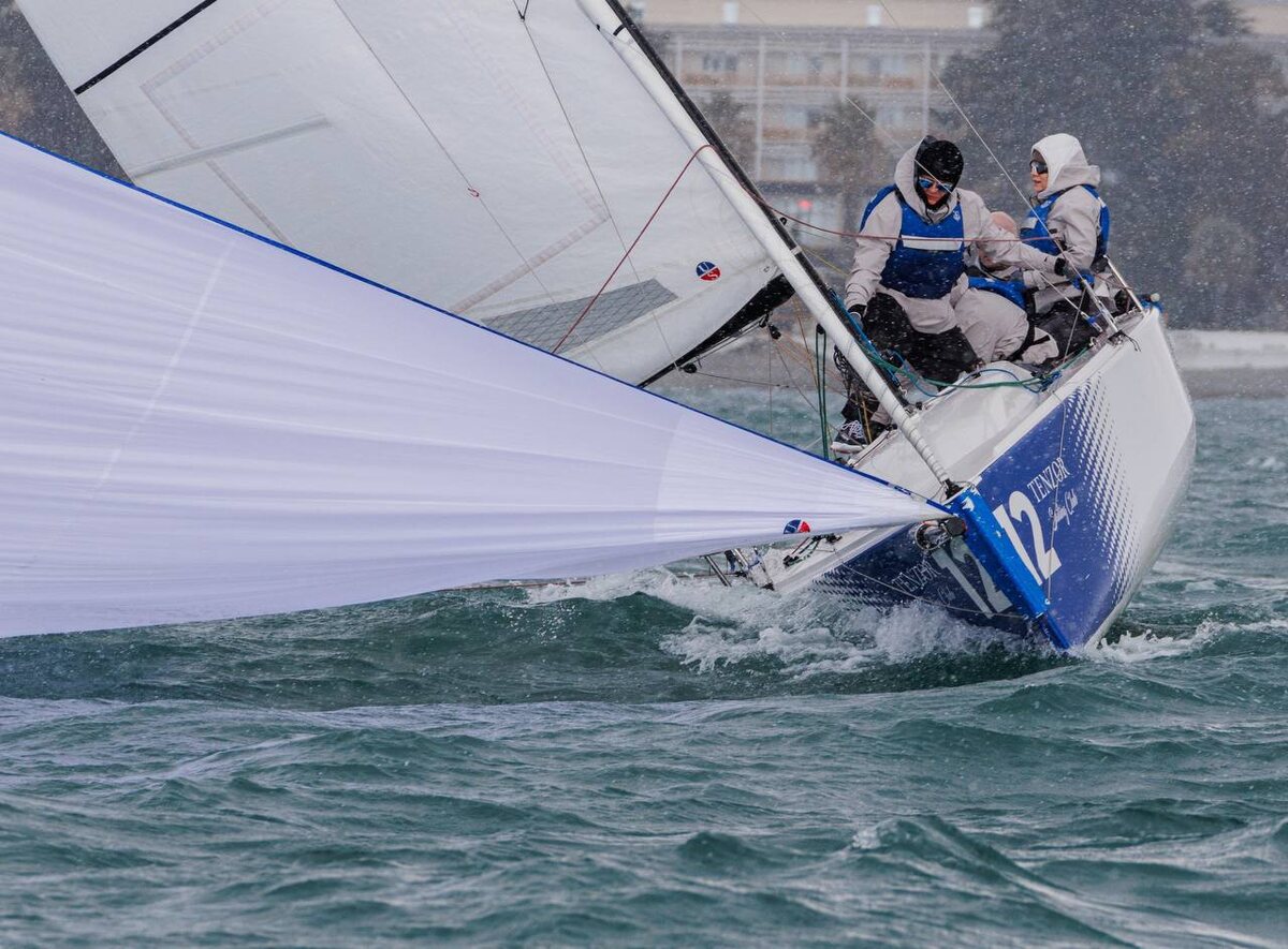 Яхтсмены не боятся плохой погоды