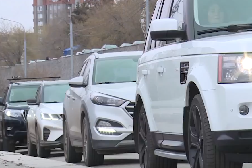     Пробка на 2 километра: жители Красноярска ощутили перекрытие на Дубровинского