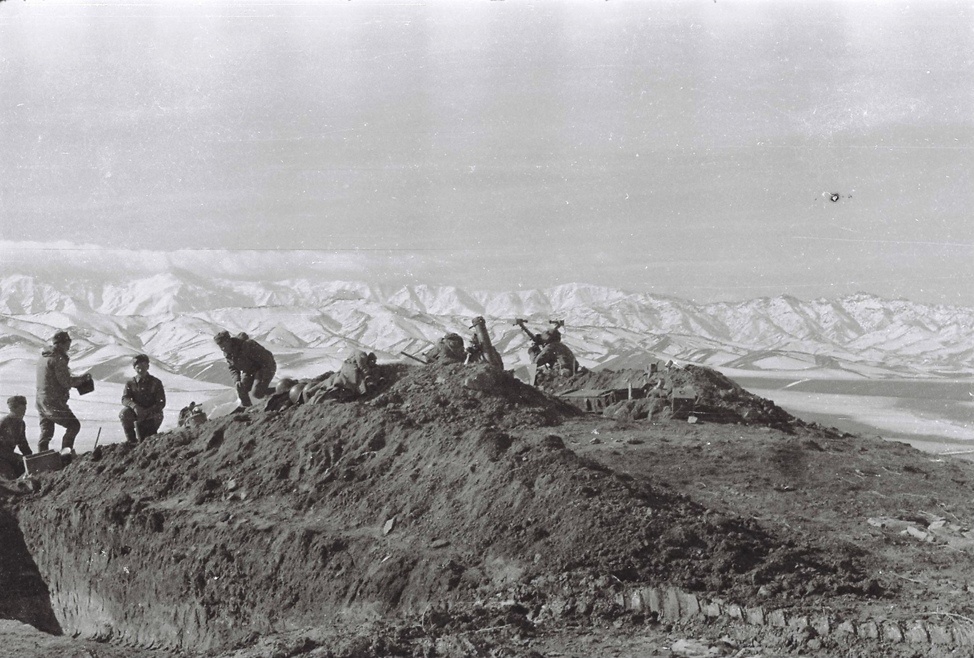Подготовка огневой позиции. Боевой выезд, улусвольство Гульран, весна 1986 г.