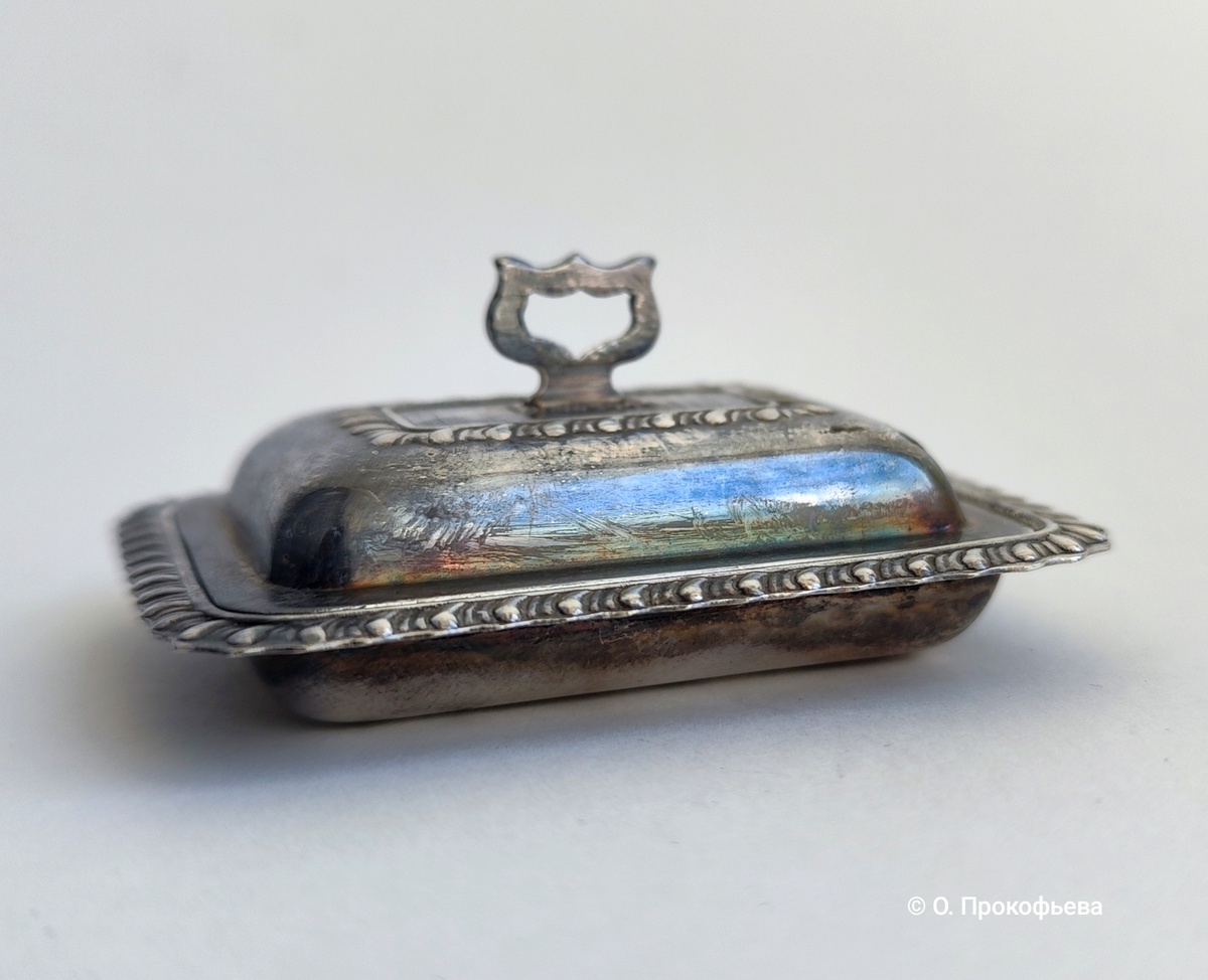 Миниатюрное блюдо с крышкой (entree dish)