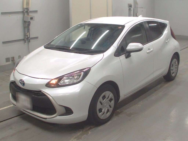 TOYOTA AQUA 2021 белый