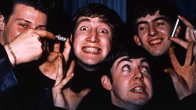 The Beatles в Гамбурге, 1962. Пит Бест, Джон Леннон, Пол Маккартни и Джордж Харрисон.