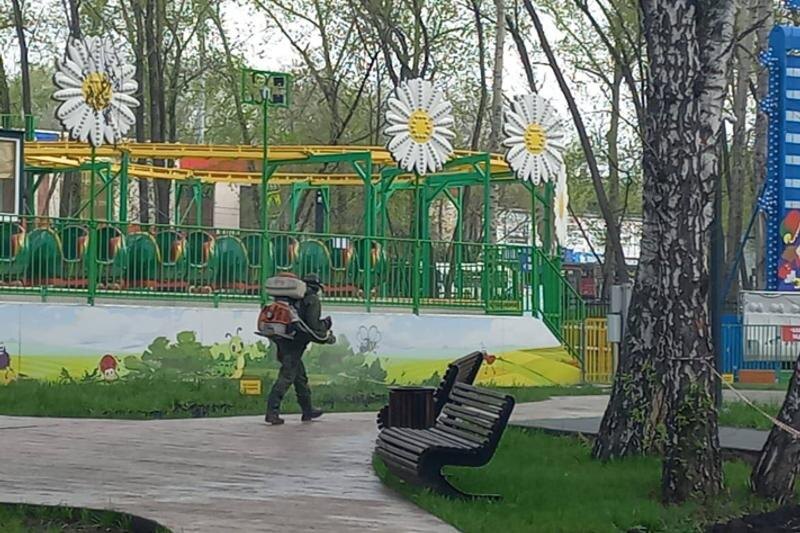    Управление культуры / Акарицидная обработка парка имени Тищенко