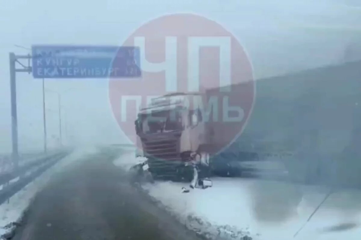    На трассе Пермь – Екатеринбург из-за снегопада занесло фуру
