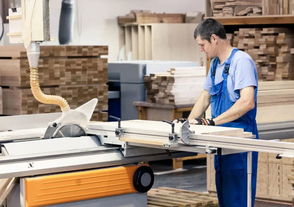 Деревообрабатывающая промышленность — отрасль лесной промышленности, которая осуществляет механическую и химико-механическую обработку и переработку древесины. 