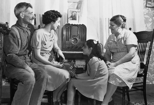 Радиослушатели на заре эры популярности вещания