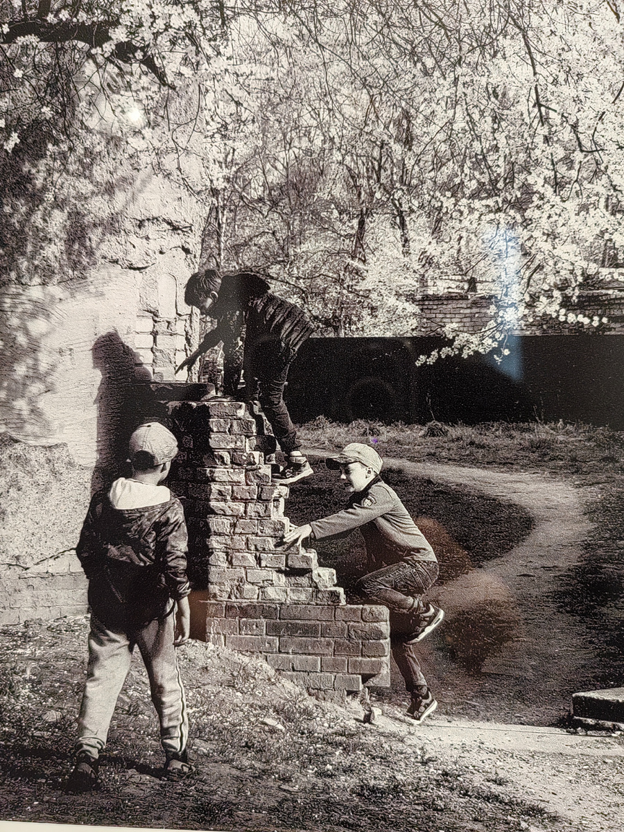 Фотографии с выставки "Сны улиц" Александра Матвеева