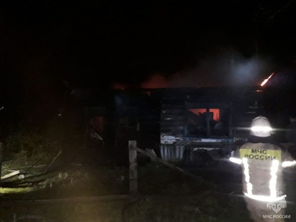    Пожар в Старотырышкино. Источник: t.me/mchs_altkray