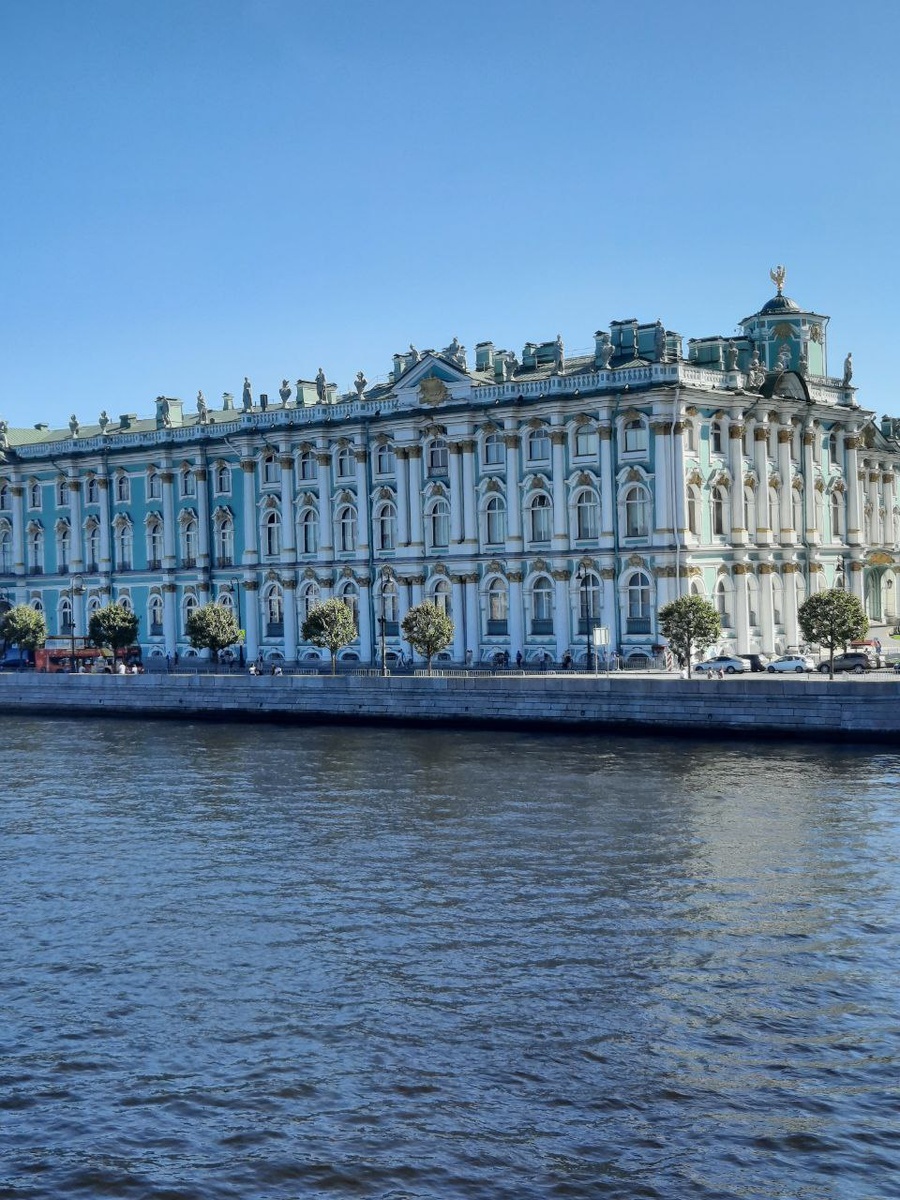 Зимний Дворец в Санкт-Петербурге. Фото из личного архива