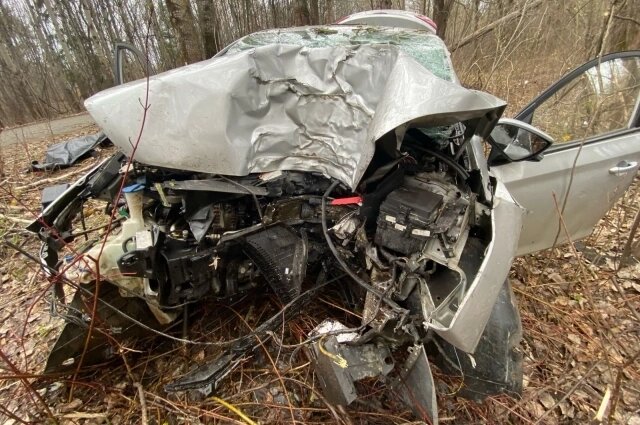    Автомобиль оказался очень сильно повреждён. Фото: Госавтоинспекция Кировской области