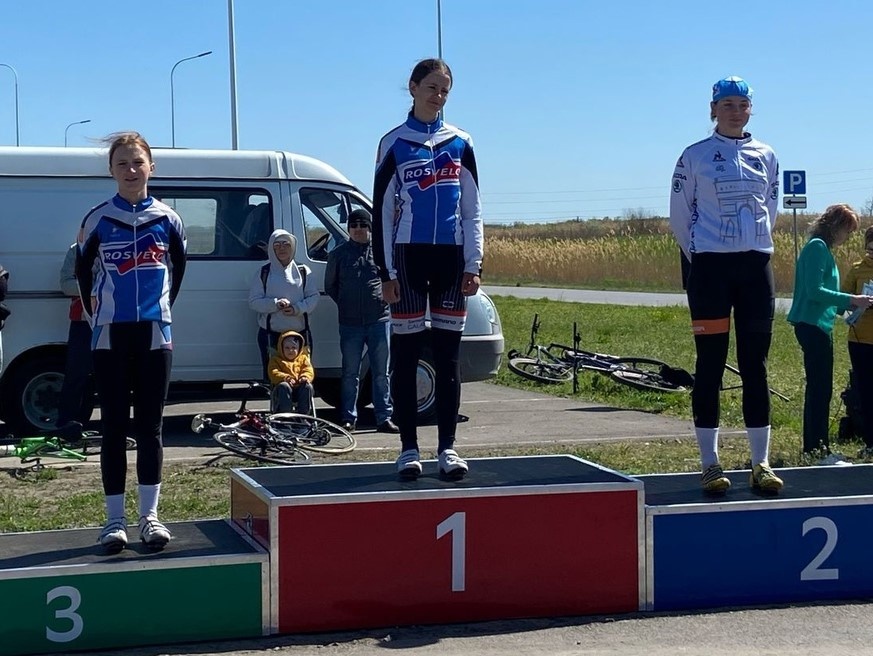    Призеры в индивидуальной гонке на время среди девушек 13-14 лет − Дарья Бессонова (первое место), Дарья Копаева (второе место) и Мария Пономарева (третье место). admin