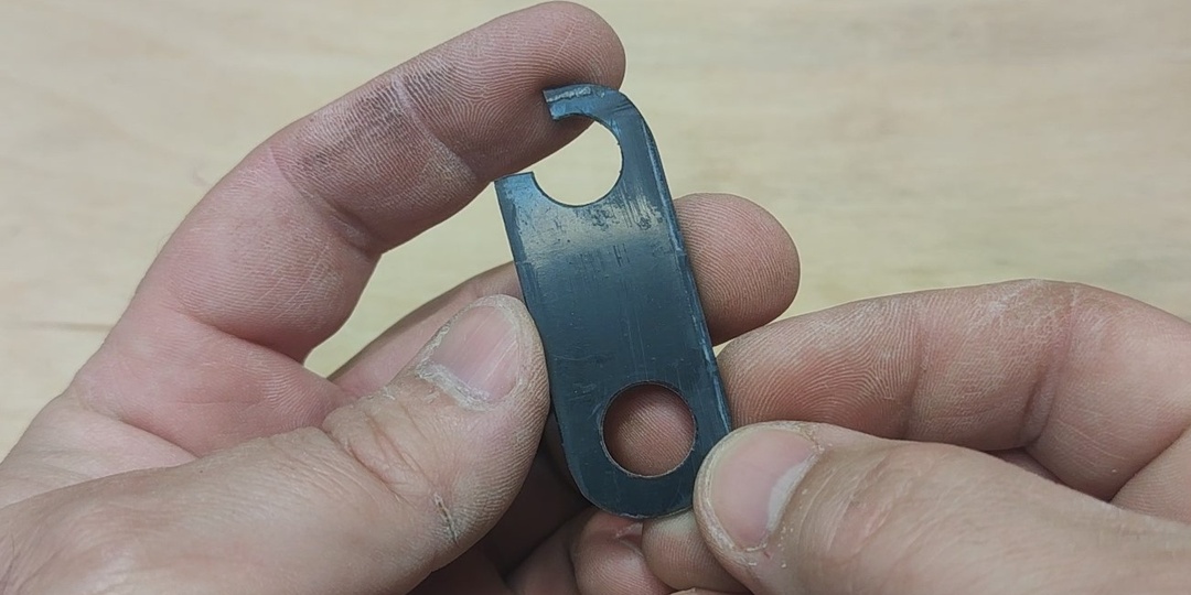 Способ о котором знают не многие: как быстро и надёжно починить поломанное пластиковое ушко