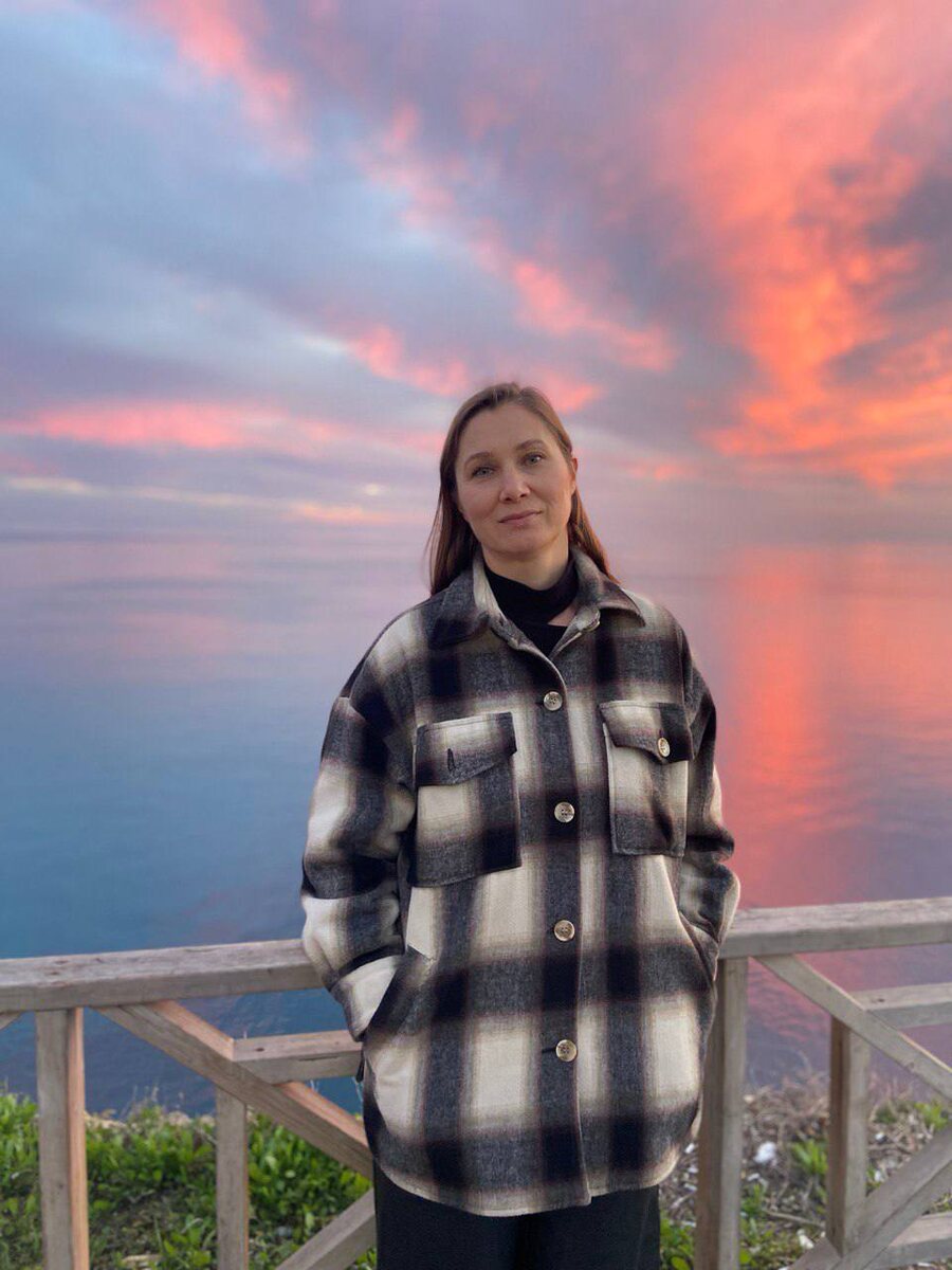 Я вышла из всех каналов и чатов бухгалтеров, я не читаю бухгалтерские новости. Всё – точка. Я поставила точку в этом этапе своей жизни. Это взвешенное, продуманное, осознанное решение, принятое в спокойном состоянии