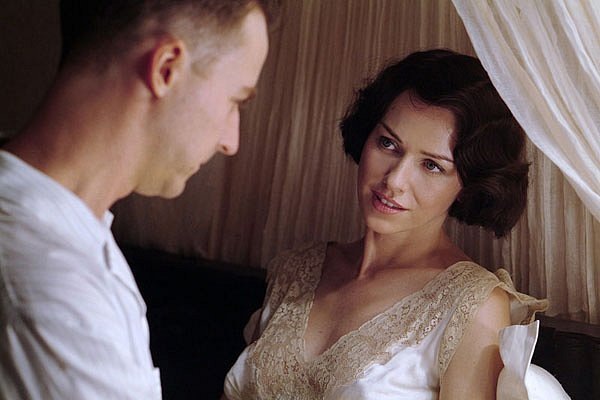 Кадр из фильма "Разрисованная вуаль", 2006. Источник: kino-teatr.ru