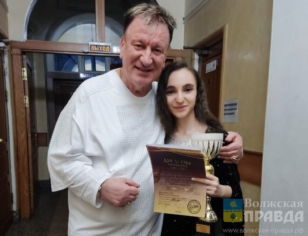 Сергей Пенкин и обладательница Гран-при его конкурса📷    «Мечтаю исполнить с ним «Feelings»: выигравшая конкурс Сергея Пенкина волжанка споёт с ним дуэтом
