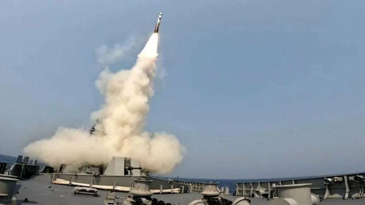 Испытательные пуски противокорабельных ракет ВМС Индии. Фото: YouTube, скриншот