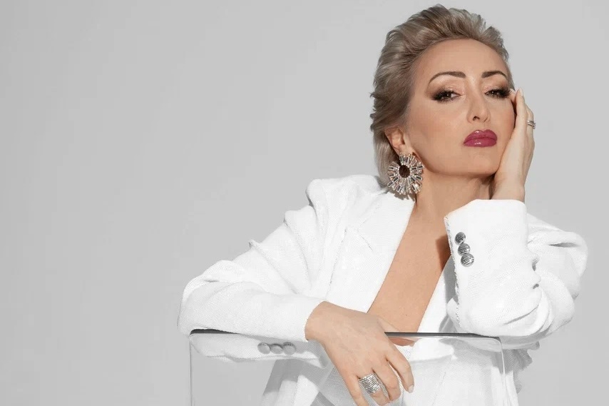 ЭТЕРИ БЕРИАШВИЛИ – преподаватель кафедры ЭДИ МГИК, руководитель хора Soul Reflection, участница телевизионного шоу «Голос» (2-й сезон), участница и автор аранжировок вокальной группы «Акапелла Экспресс», автор песен, музыкальный эксперт шоу «Ну-ка, все вместе» на телеканале Россия 1.