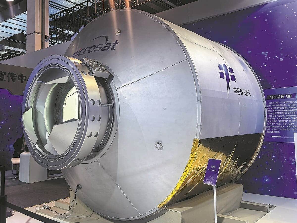    Модель корабля «Цинчжоу» / © Синьхуа