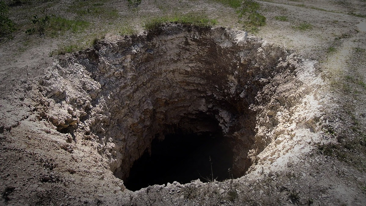 Карстовые воронки часто образуются там, где породы мягкие.