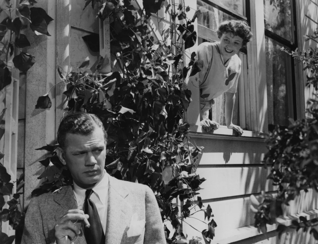 Кадр из фильма "Тень сомнения" (1943)