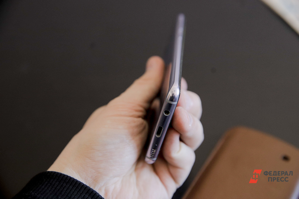 Телефон нашел прохожий.  Фото: Фото: ФедералПресс / Евгений Поторочин