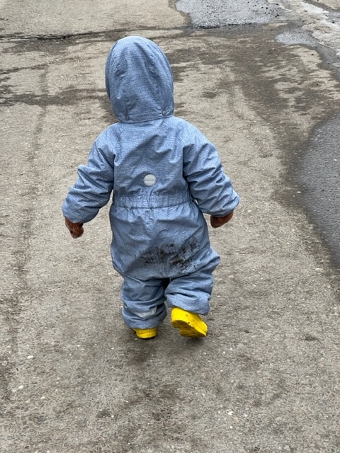 Да и как выбраться из «бытовухи» когда после каждой прогулки - стирка? 