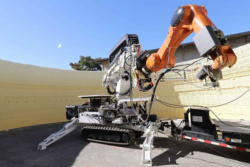 Строительный робот-манипулятор. Источник: Vektorus.ru​