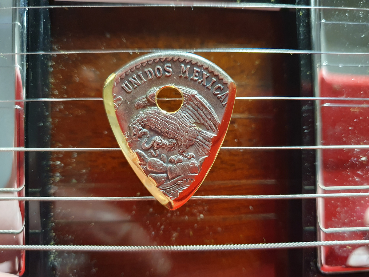 Медиатор ZZ MED из монеты Mexican Peso