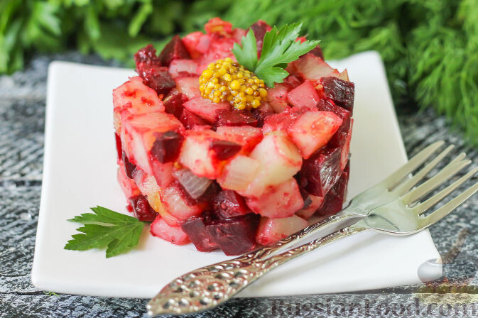 картофель, свекла, лук репчатый, масло растительное, хрен, уксус яблочный, чеснок, соль, горчица зернистая, зелень