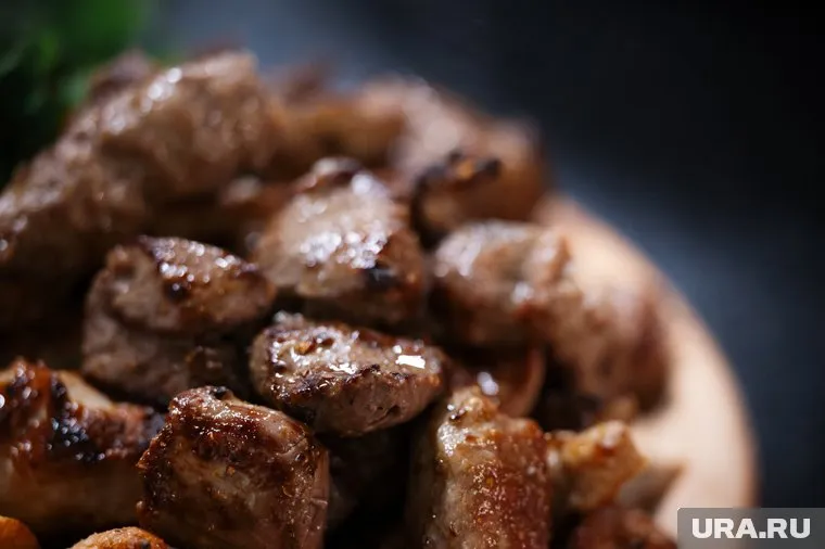 Речь идет о на говядине, свинине, баранине, курином мясе и иных продовольственных товарах, на которые есть повышенный спрос
Фото: Руслан Яроцкий © URA.RU